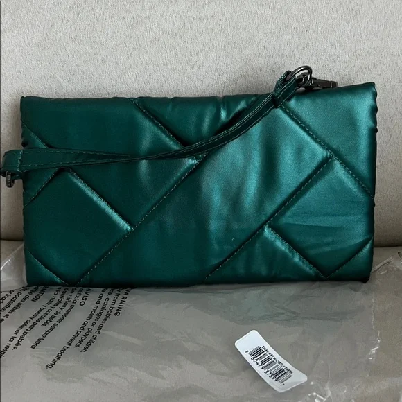NWT Lug Sway Pouch in Metallic Wickedly Green💚 - Picture 4 of 6